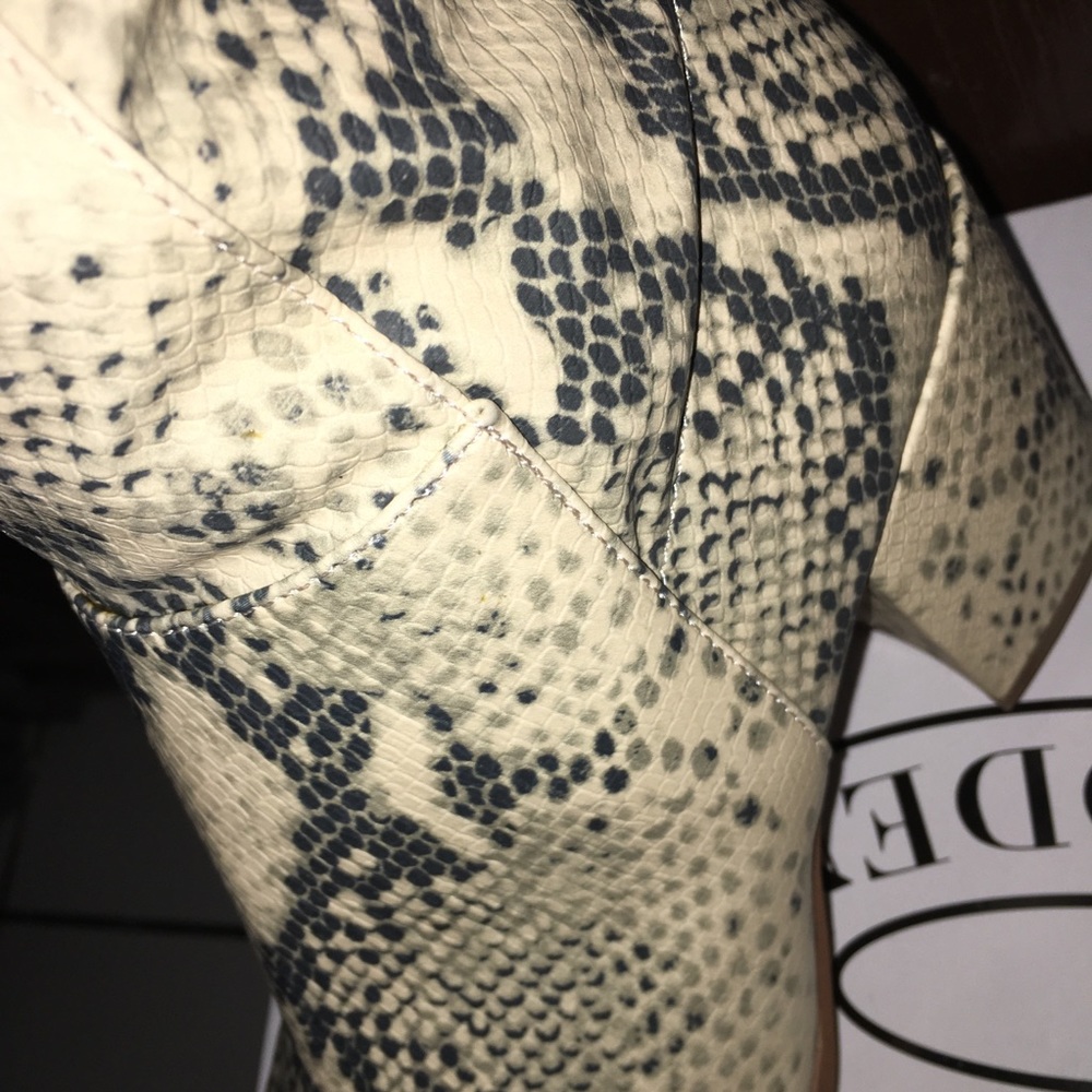 Boots - Picture 3 of 4